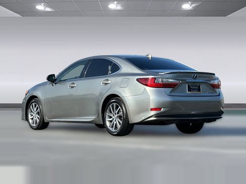 Used 2016 Lexus ES 300h image 3