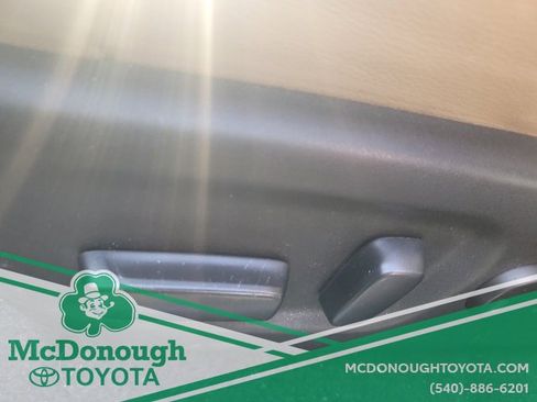 Used 2014 Toyota RAV4 Limited image 30