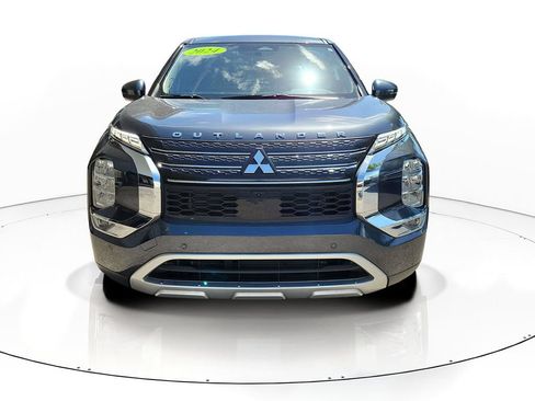 Used 2024 Mitsubishi Outlander SE Black Edition FWD image 2