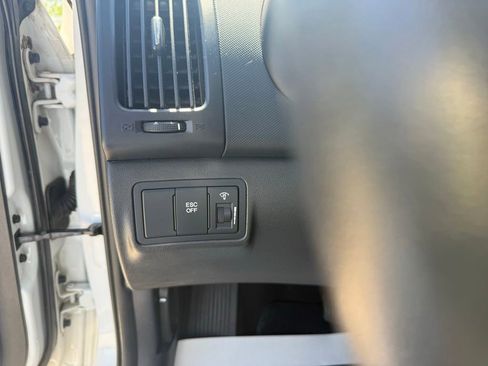 Used 2010 Hyundai Elantra GLS FWD image 31