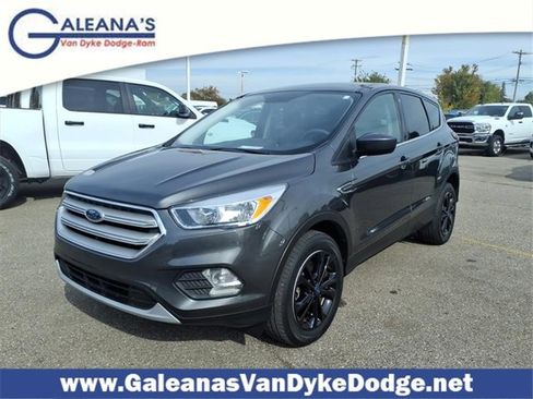 Used 2019 Ford Escape SE image 1
