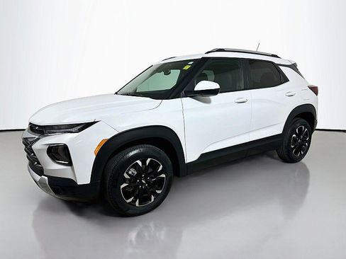 Used 2023 Chevrolet TrailBlazer LT w/ Convenience Package AWD/4WD image 3