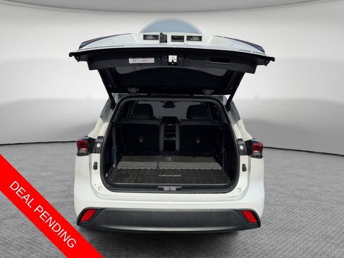Used 2023 Toyota Highlander XLE image 24