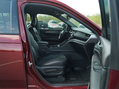 Used 2024 Jeep Grand Cherokee L Laredo image 20