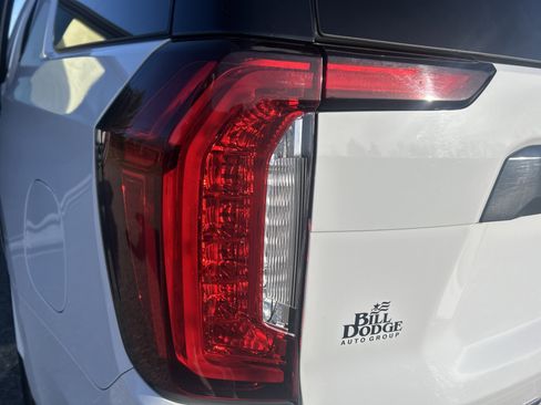 Used 2022 GMC Yukon AT4 AWD/4WD image 11