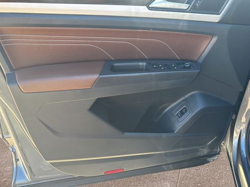Used 2023 Volkswagen Atlas SE w/ Panoramic Sunroof Package FWD image 21