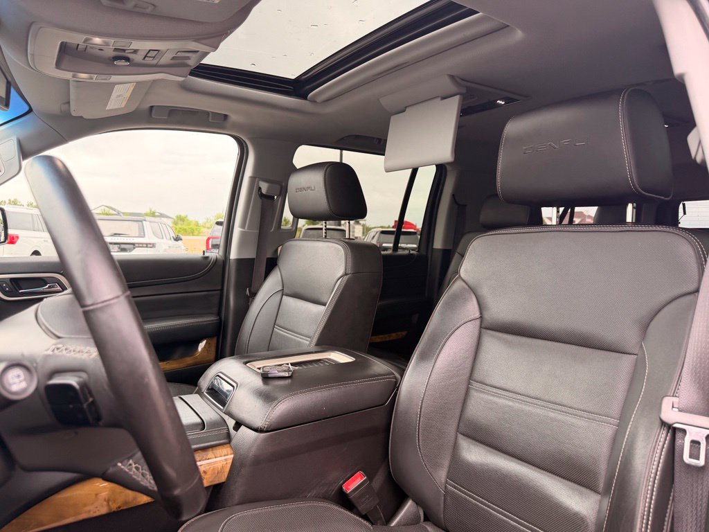Used 2017 GMC Yukon XL Denali w/ Open Road Package AWD/4WD image 23