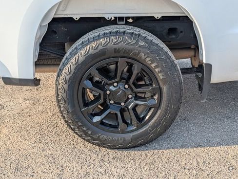 Used 2023 Chevrolet Silverado 1500 RST w/ Z71 Off-Road Package AWD/4WD image 3