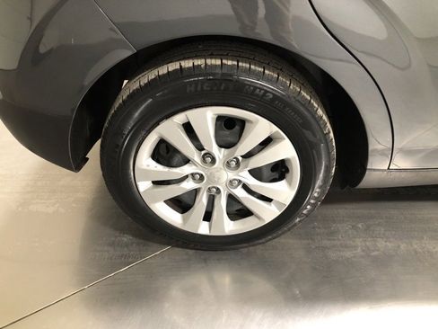 Used 2022 Kia Soul LX image 9