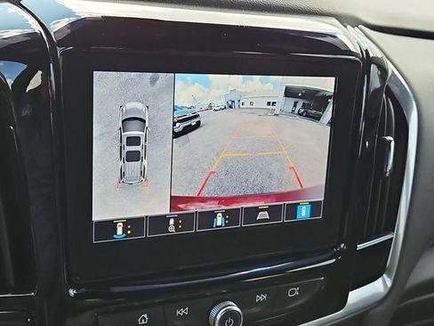 Used 2024 Chevrolet Traverse RS FWD image 16