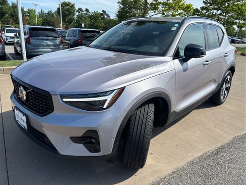 Used 2026 Volvo XC40 B5 Plus AWD/4WD image 4