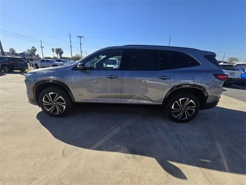 New 2026 Buick Enclave Sport Touring w/ LPO, Floor Liner Package image 8