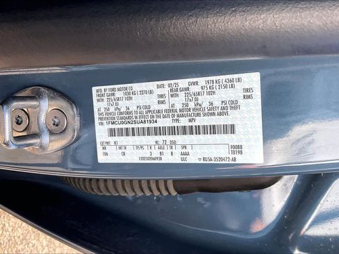 Used 2025 Ford Escape Active image 32