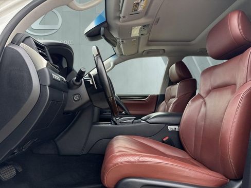 Used 2019 Lexus LX 570 4WD w/ Luxury Package image 7