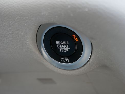 Used 2021 Chrysler Pacifica Touring-L FWD image 28