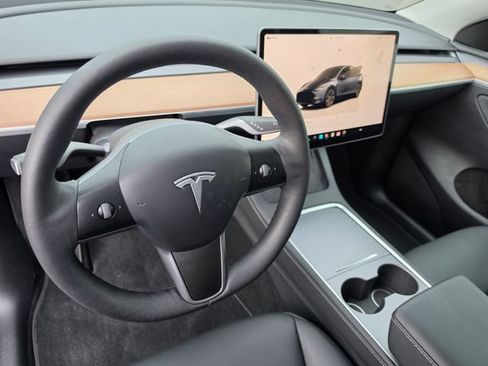 Used 2025 Tesla Model Y Long Range AWD/4WD image 21