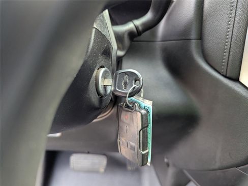 Used 2020 Chevrolet Silverado 1500 LT w/ Trailering Package image 19