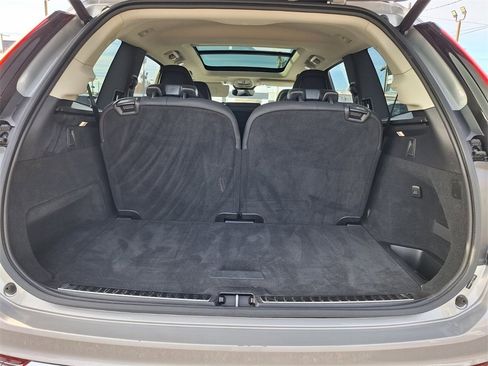 Used 2025 Volvo XC90 B6 Plus image 11