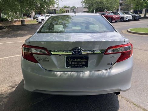 Used 2012 Toyota Camry XLE w/ Leather Pkg FWD image 3