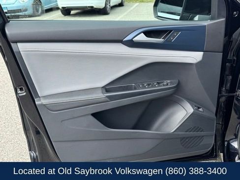 Used 2024 Volkswagen Taos SE image 33