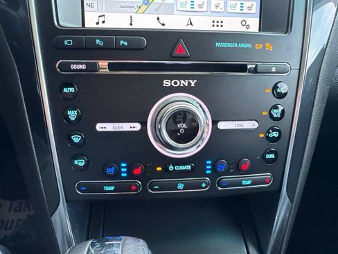 Used 2018 Ford Explorer Limited w/ Equipment Group 301A AWD/4WD image 33