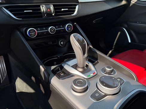 Used 2023 Alfa Romeo Giulia Veloce RWD image 52