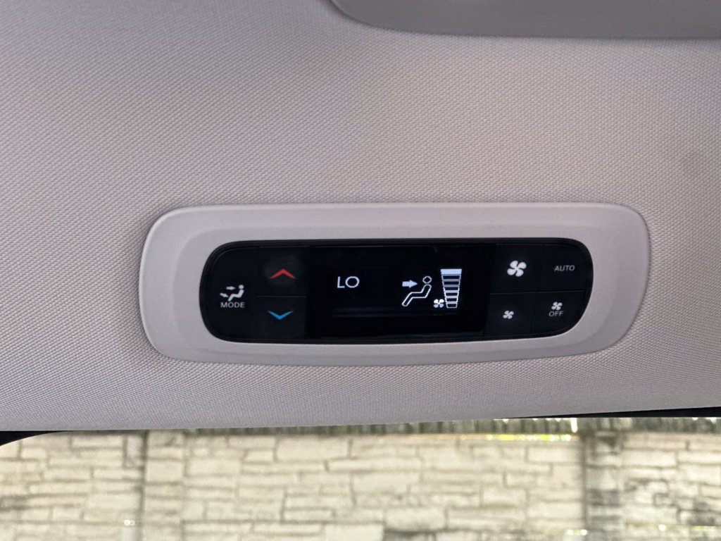 Used 2022 Chrysler Pacifica Touring-L w/ Uconnect Theater Family Group FWD image 38
