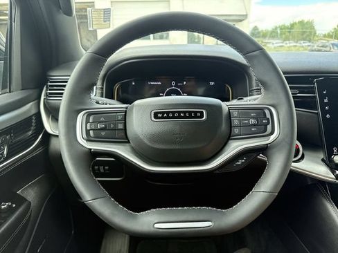 Used 2025 Jeep Wagoneer 4WD image 14