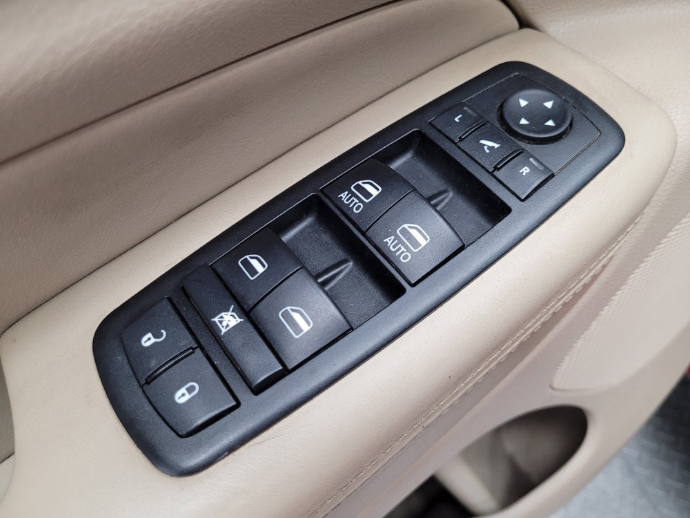 Used 2014 Jeep Grand Cherokee Overland w/ Advanced Technology Group AWD/4WD image 27