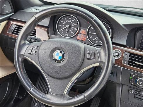 Used 2011 BMW 328i Convertible image 10