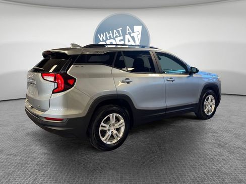 Used 2023 GMC Terrain SLE w/ Driver Convenience Package AWD/4WD image 3