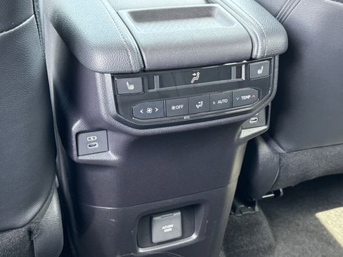 Used 2026 Toyota Grand Highlander Limited image 33