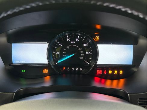 Used 2017 Ford Explorer XLT w/ XLT Technology Feature Bundle image 23