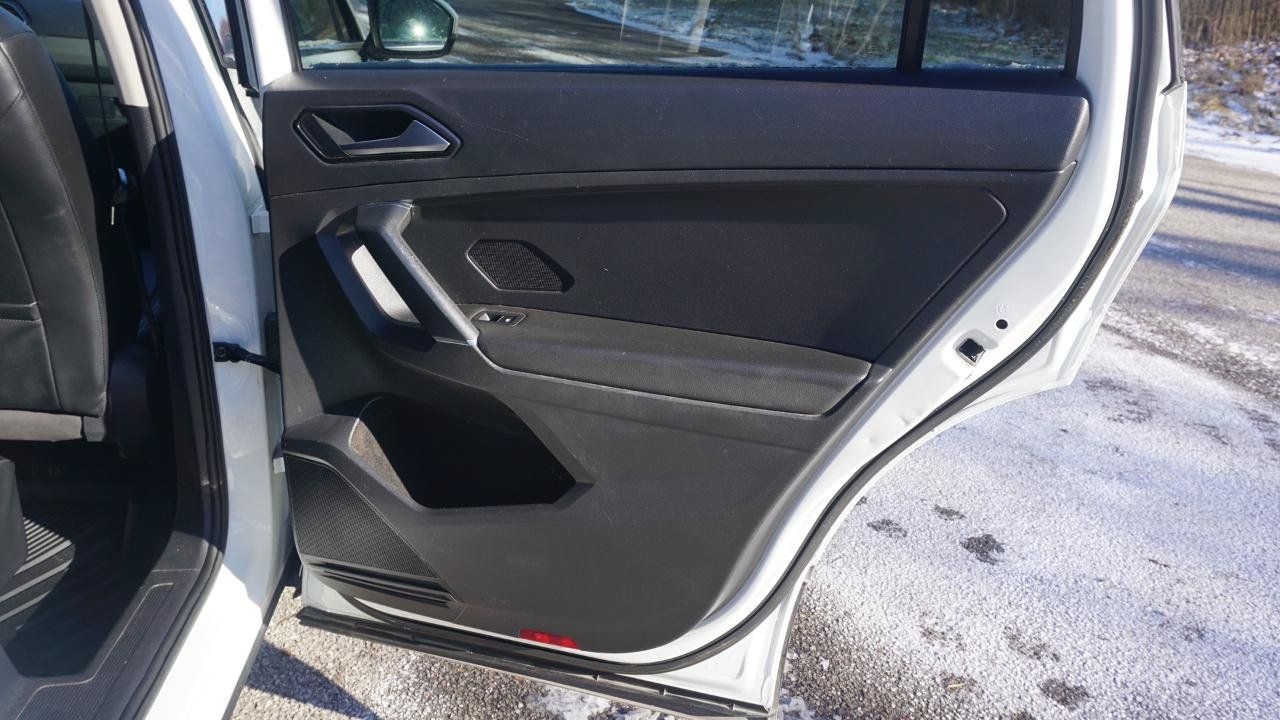 Used 2018 Volkswagen Tiguan SE FWD image 22