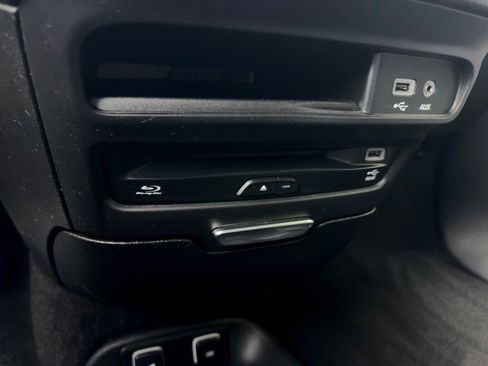 Used 2020 Chrysler Pacifica Touring w/ S Appearance Package FWD image 22