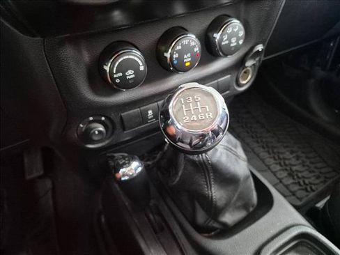 Used 2013 Jeep Wrangler Rubicon w/ PWR Convenience Group AWD/4WD image 10