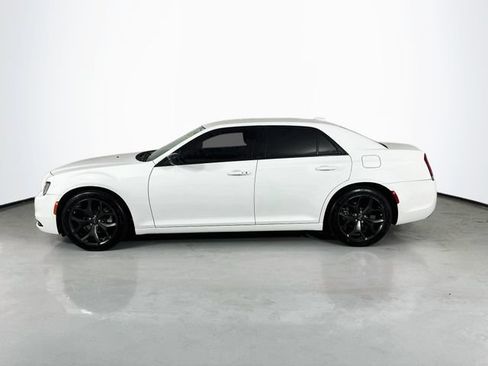 Used 2022 Chrysler 300 Touring w/ Sport Appearance Package RWD image 6