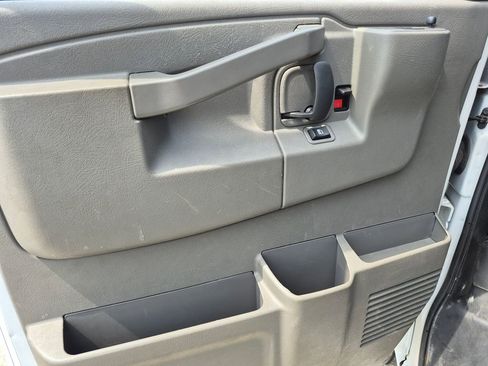 Used 2022 Chevrolet Express 3500 LS RWD image 15