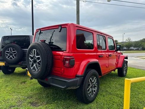Used 2025 Jeep Wrangler Unlimited Sahara AWD/4WD image 7