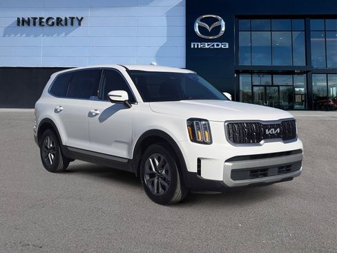 Used 2024 Kia Telluride LX image 2