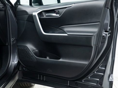 Used 2023 Toyota RAV4 XLE Premium image 30