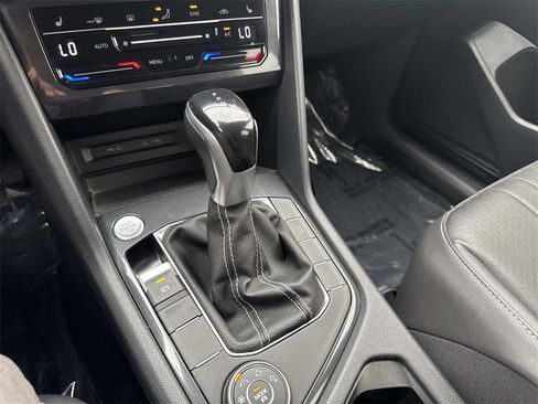 Used 2022 Volkswagen Tiguan SE image 27