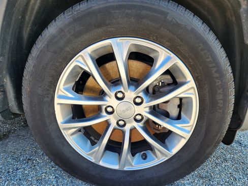 Used 2019 Jeep Cherokee Latitude Plus w/ Comfort/Convenience Group AWD/4WD image 7