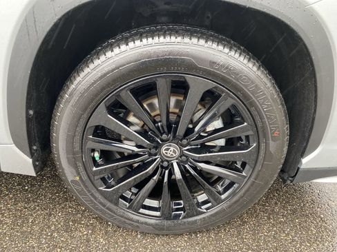 Certified 2025 Toyota Highlander XSE image 18