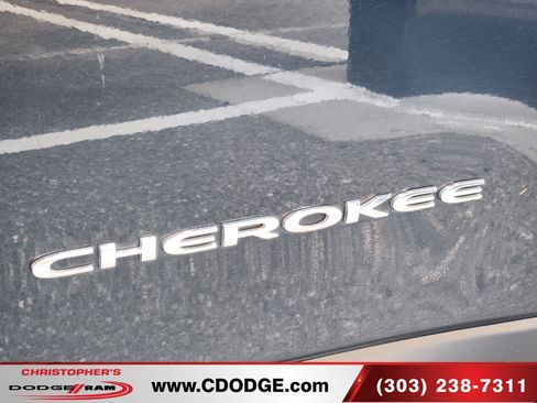 Used 2019 Jeep Cherokee Limited w/ Technology Group FWD image 23