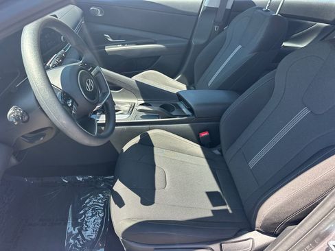 Used 2025 Hyundai Elantra SE FWD image 9