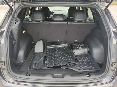 Used 2021 Jeep Compass Latitude FWD image 30