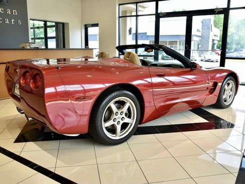 Used 2004 Chevrolet Corvette Convertible w/ Preferred Equipment Group RWD image 11