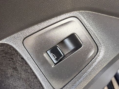 Used 2019 Volkswagen Tiguan SEL AWD/4WD image 19