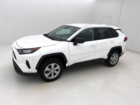 Used 2022 Toyota RAV4 LE image 5
